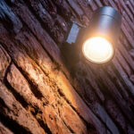 Oświetlenie liniowe czy punktowe — kiedy system SLD będzie lepszy od downlightów?